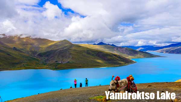 Yamdroktso Lake
